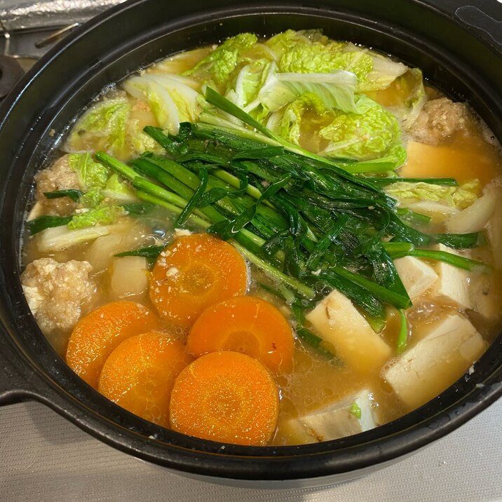 コクうま❣️鶏だんごとニンニク生姜の節約みそ鍋
